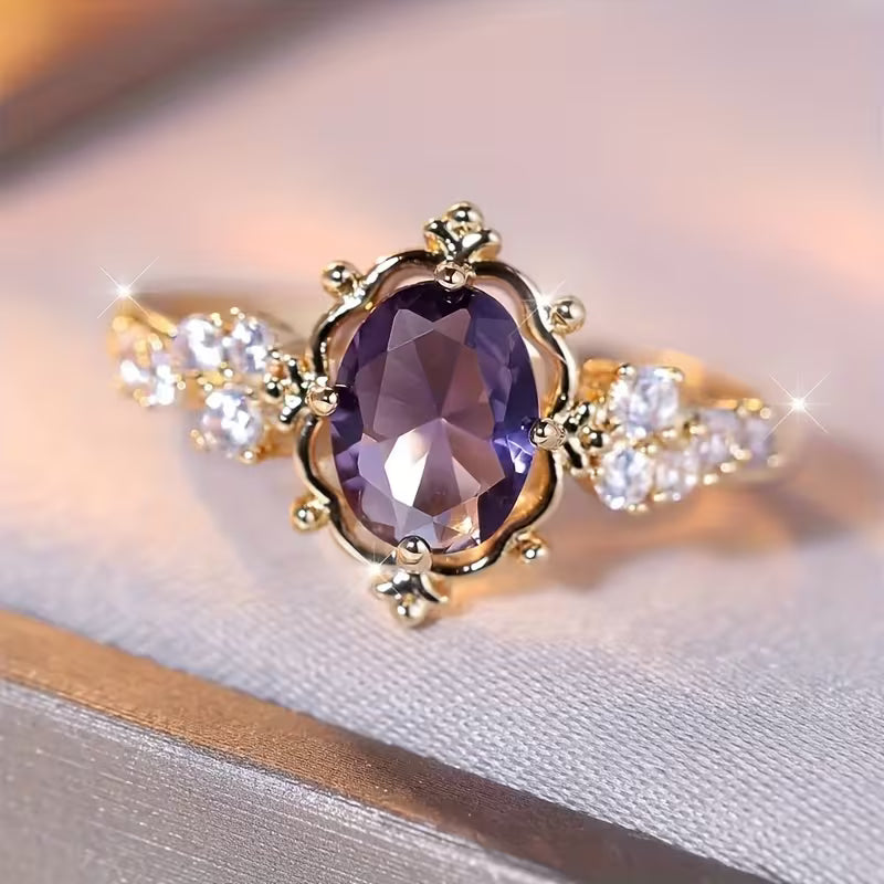 Gold ring with princess-cut amethyst