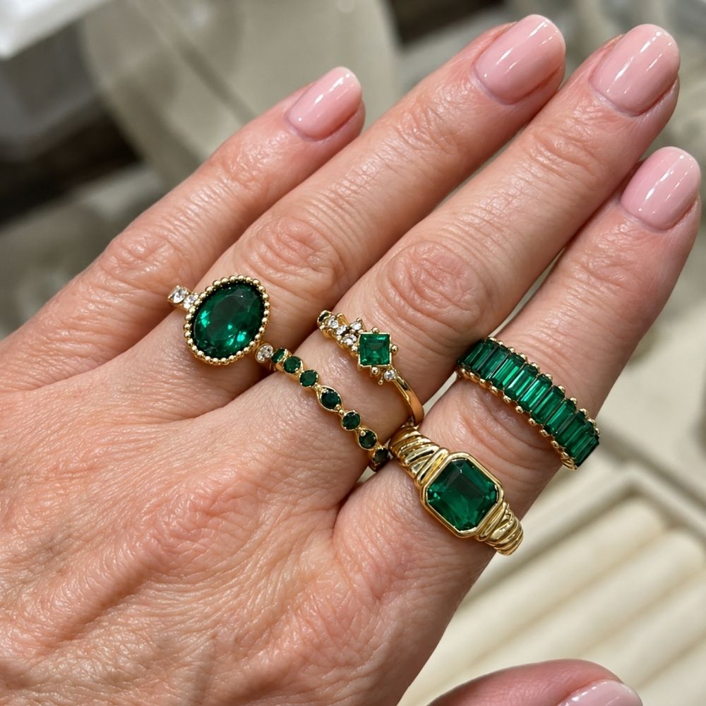 Exquisite Emerald Gold Ring Set