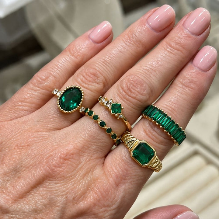Exquisite Emerald Gold Ring Set