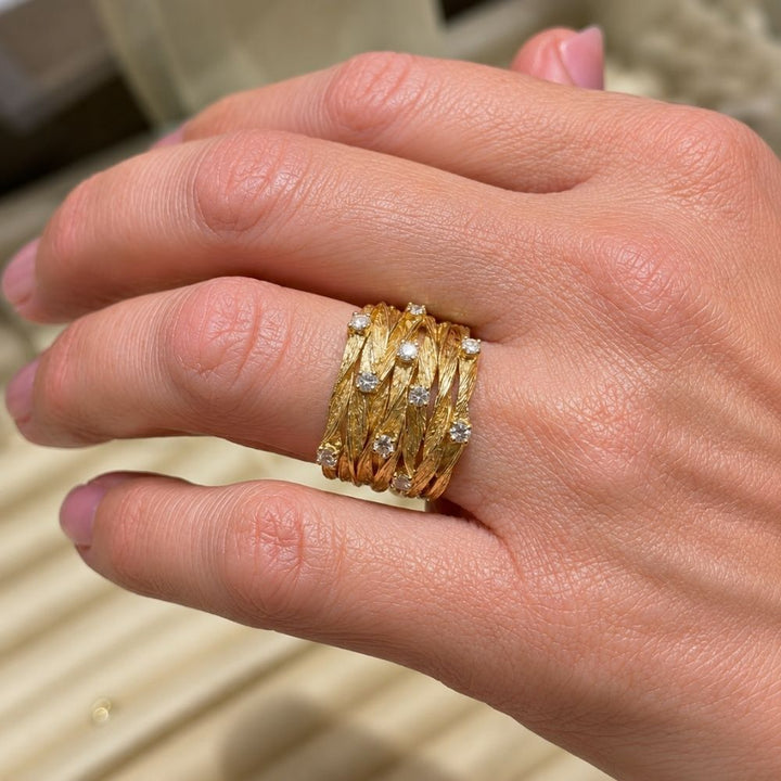 Vintage Gold Ring with small diamonds