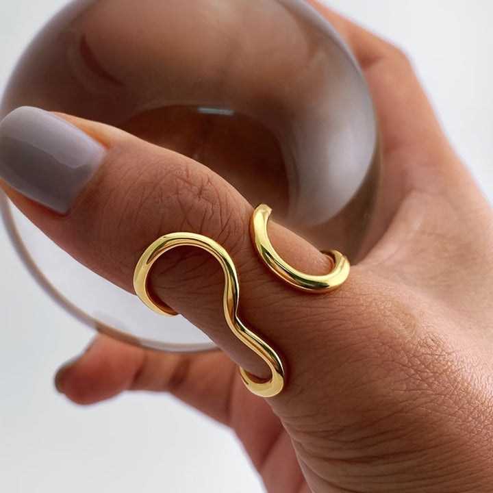 Asymmetrical Wave Ring