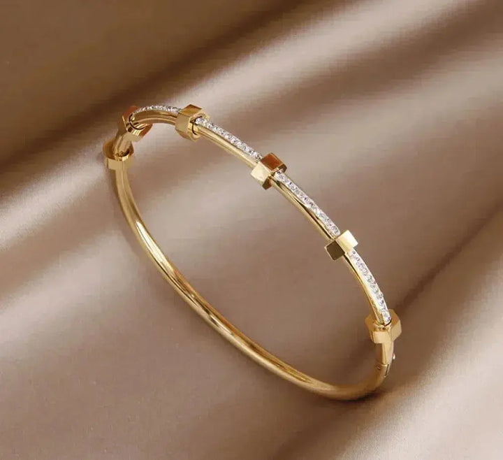 Chic and Elegant Gold Bracelet