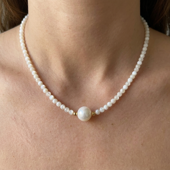 Chic Pearl Necklace