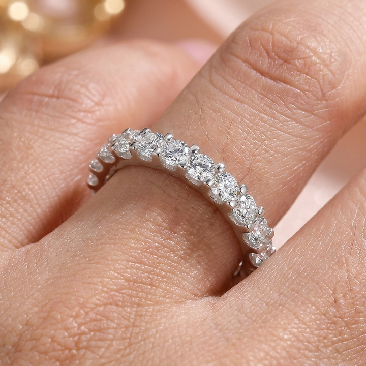 Classy Silver Ring with Zirconia Inlay