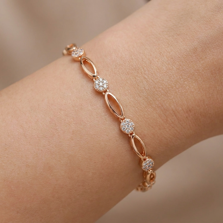 Elegant gold-plated bracelet with zircons