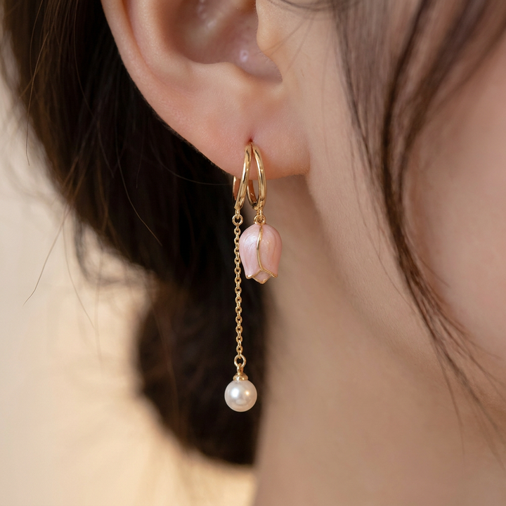 Floral drop earrings in gold with pearl