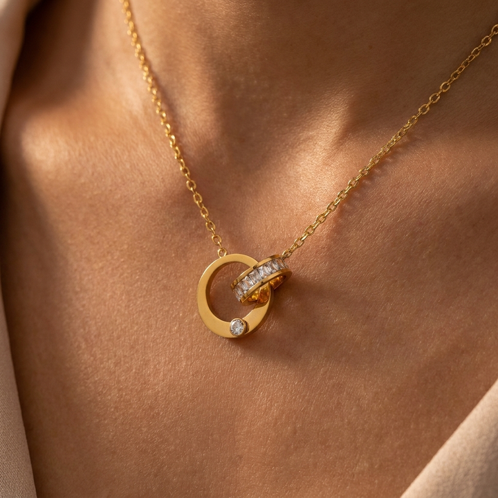 Classy Gold loop Pendant
