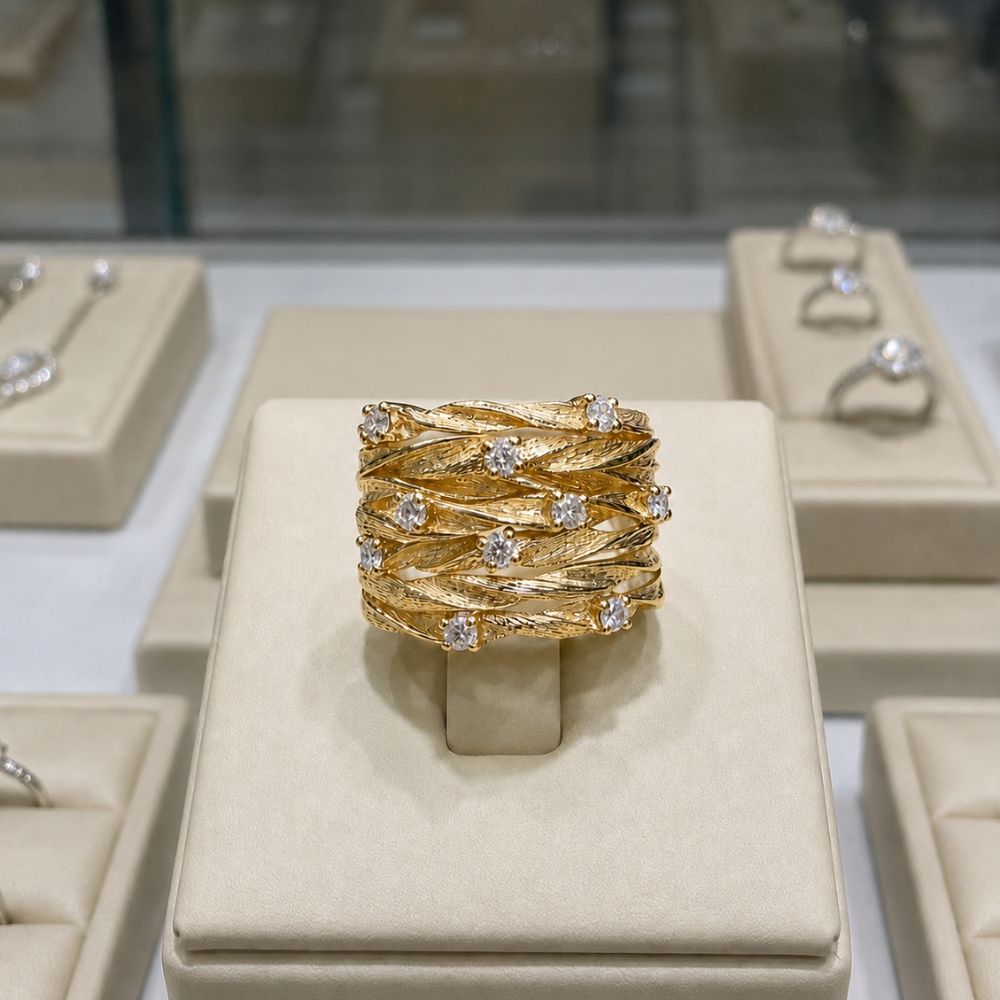 Vintage Gold Ring with small diamonds